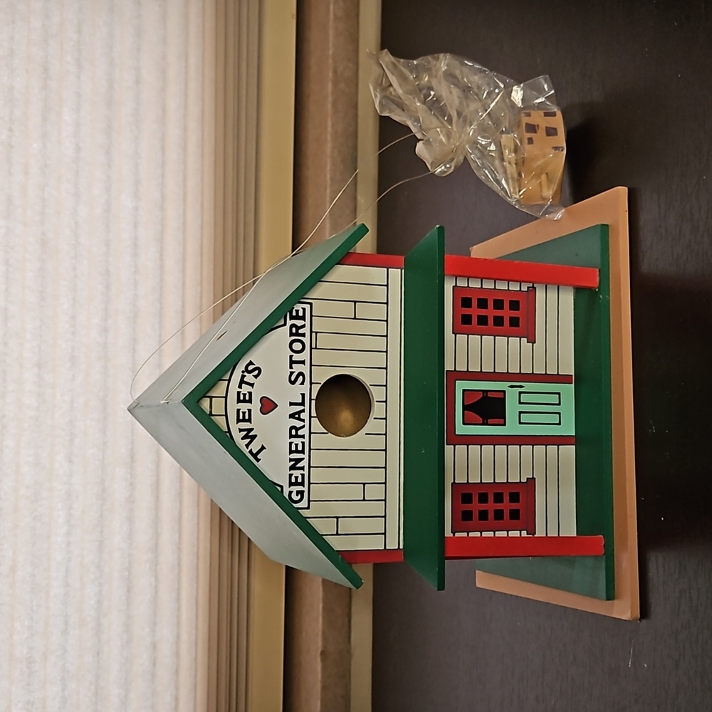 NWOT Tweet's General Store Birdhouse